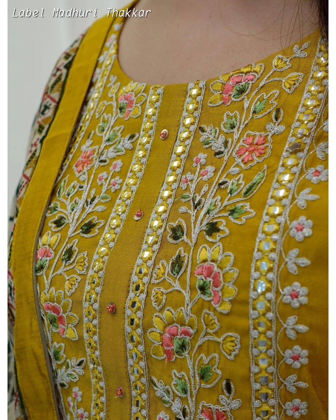 Musterd Embroidery Marron Embroidery Black Embroidery